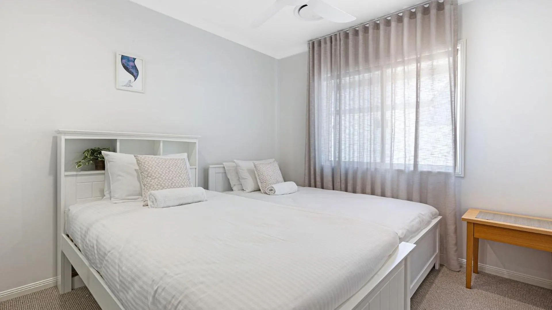 Luxury 4 Bedroom Waterfront Holiday Home On The Sunshine Coast Parrearra