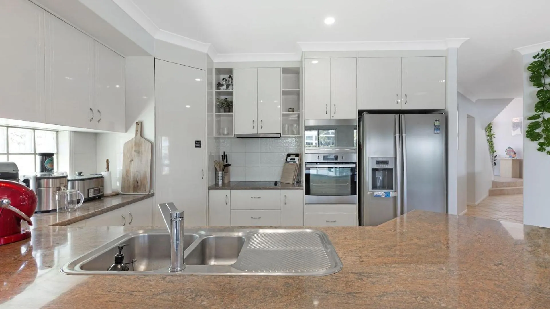 Luxury 4 Bedroom Waterfront Holiday Home On The Sunshine Coast Parrearra
