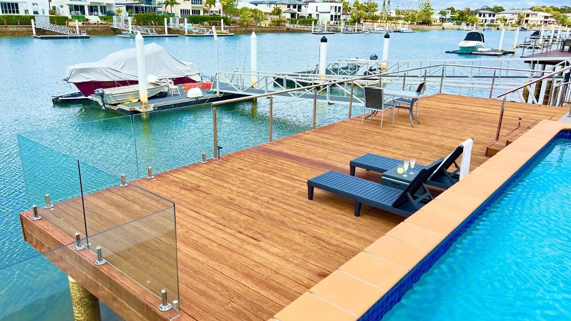 Luxury 4 Bedroom Waterfront Holiday Home On The Sunshine Coast Parrearra